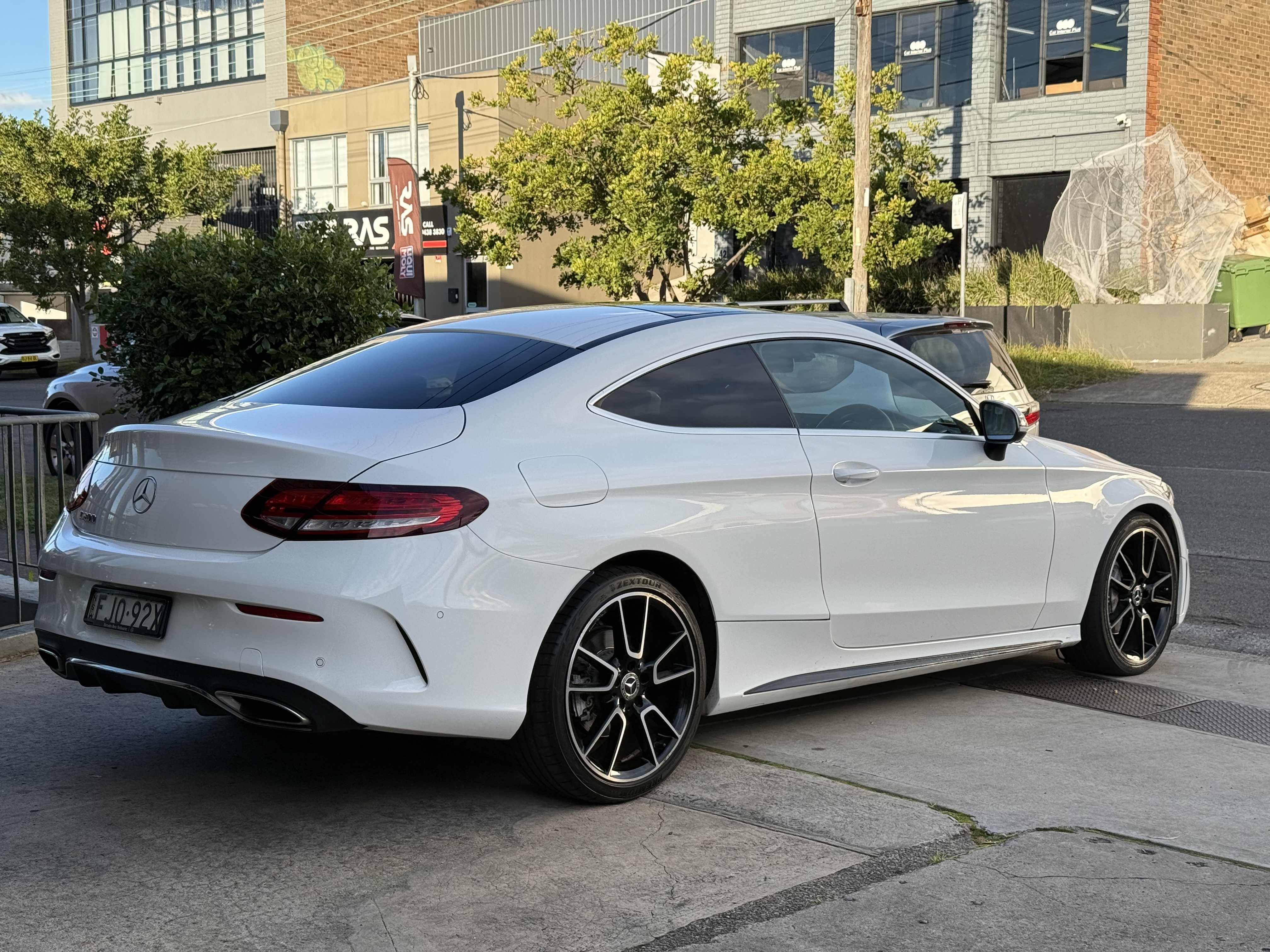 Mercedes-Benz C200 image 3