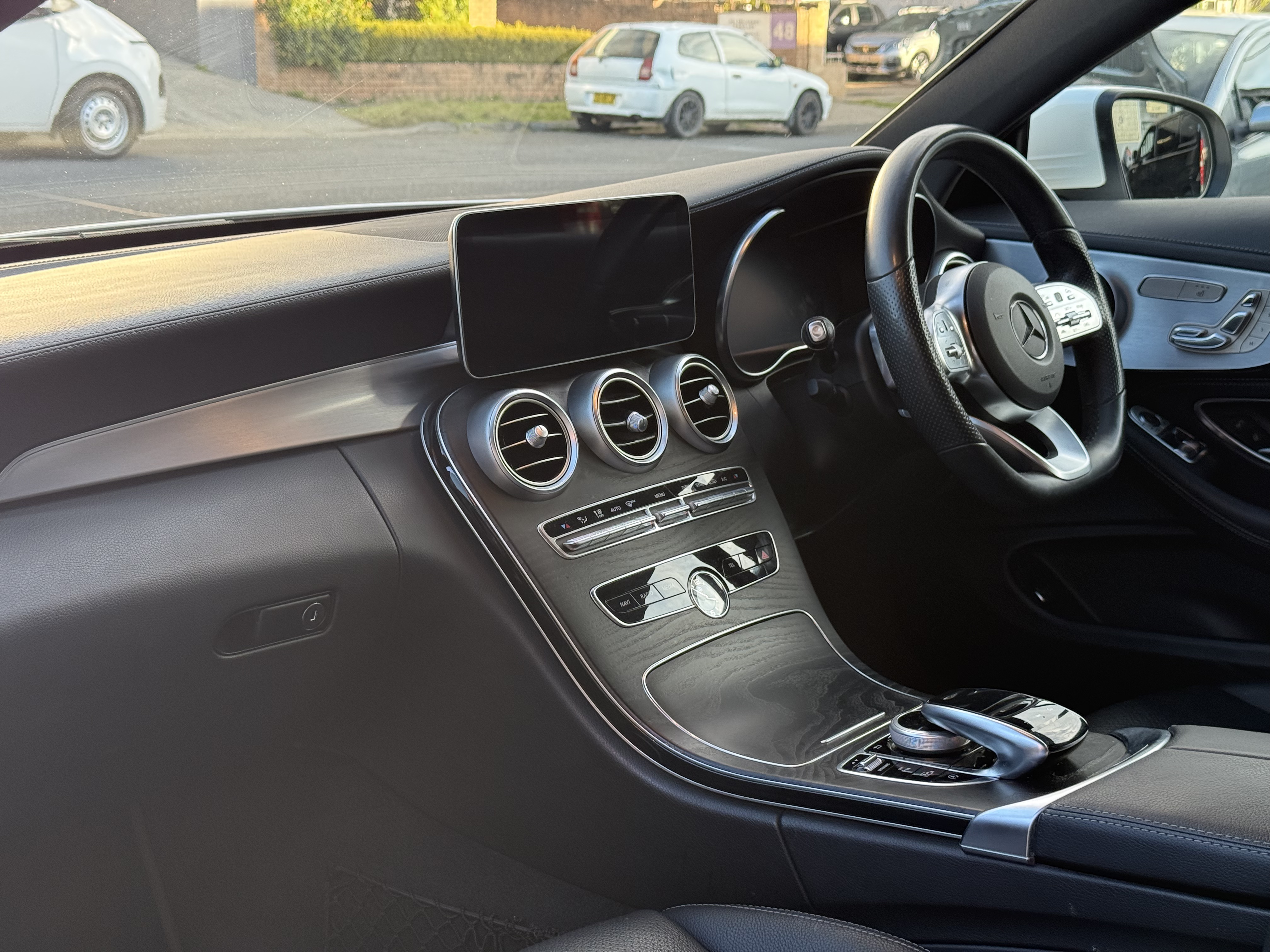 Mercedes-Benz C200 image 4